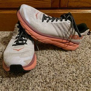 Womens Hoka Clifton size 9.5